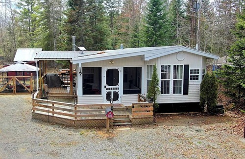 Lake St. Peter Cottage | Cozy Algonquin-Area Cottage | ATV Trails, Lake Access, Fenced & Pet Friendly