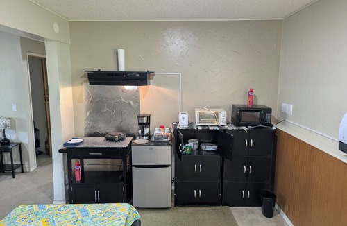 Inglewood-Finn Hill Apartment | Cozy and Private studio in charming Kirkland near the lake, parks and grocery