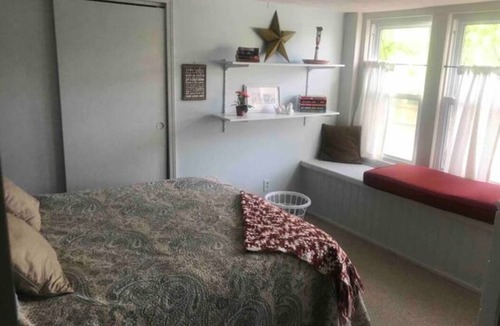 Buffalo House | Cozy Apartment on Tippecanoe River