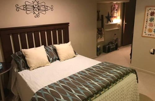 Buffalo House | Cozy Apartment on Tippecanoe River