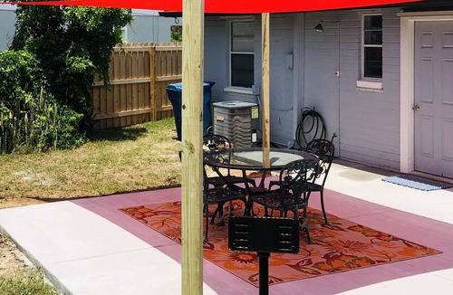 Neptune House | Cozy Beach Cottage, steps from the Beach