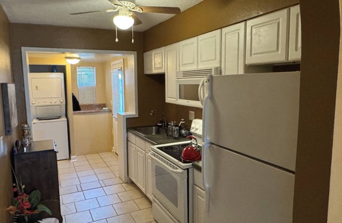 Rockefeller Heights House | Cozy Beach House bungalow 2-bedroom apartment, lovely Ormond Beach with AC, WiFi