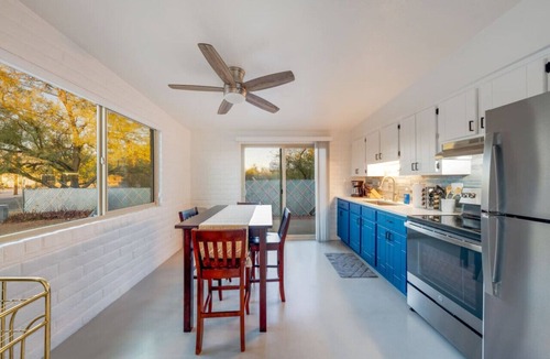 St. Francis Cabrini Apartment | Cozy & Bright/Spotless/2 BR 1 BA/Central