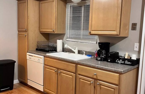 Madison Heights House | Cozy Bungalow in Madison Heights