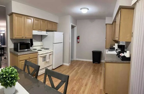 Madison Heights House | Cozy Bungalow in Madison Heights