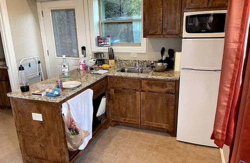 Jacksboro Cabin | Cozy Cabin for Glamping Stay on Lake Godstone, Texas