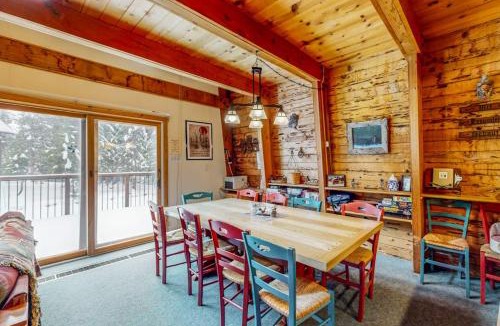 Serene Lakes House | Cozy cabin in the heart of nature with wood fireplace deck & loft