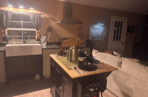 Mount Pleasant Cabin | Cozy cabin on Lake Seminole, the bass capital Of the world!