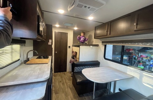 Oxford House | Cozy Camper Rental @ Emrick Lake - Sleeps 4-5 - Family Friendly Glamping Retreat