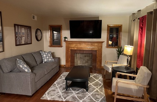Niles House | Cozy Castle
