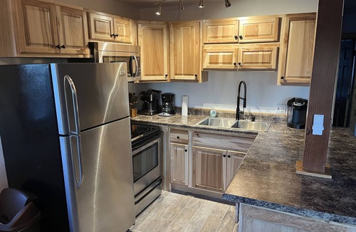 Wakefield Condo | Cozy, Clean, & Quiet 2B/2B Ski In/Ski Out Condo w/Hot Tub!