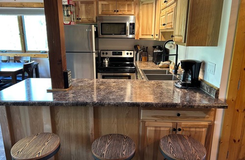 Wakefield Condo | Cozy, Clean, & Quiet 2B/2B Ski In/Ski Out Condo w/Hot Tub!