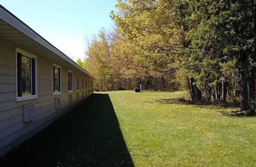 Colpoys Bay Apartment | Cozy Comfort Double Room 07– Peninsula Motel, Minutes from Wiarton Waterfront