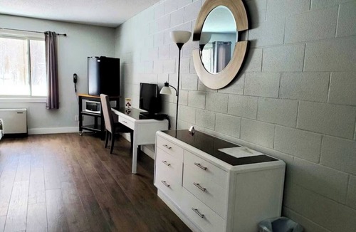 Colpoys Bay Apartment | Cozy Comfort Double Room 05– Peninsula Motel, Minutes from Wiarton Waterfront