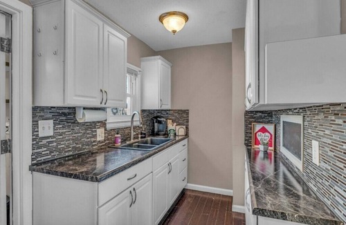 Topeka House | Cozy Comfortable Single Home Located Near Topeka's Hospitalsn