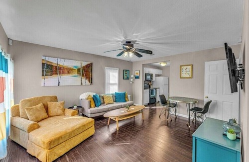Topeka House | Cozy Comfortable Single Home Located Near Topeka's Hospitalsn