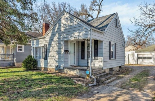 Topeka House | Cozy Comfortable Single Home Located Near Topeka's Hospitalsn