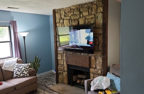 Sunset Hills Condo | Cozy Condo with community pool near Kansas University