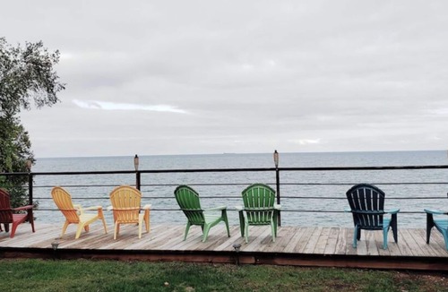Applegate Cottage | Cozy Cottage #4 overlooking beautiful Lake Huron