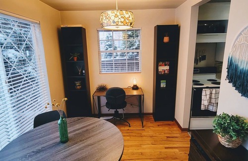 Southeast Magnolia Cottage | Cozy Cottage in a Beautiful Seattle Neighborhood