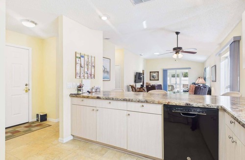 The Villages House | Cozy Courtyard Villa with Pool in De La Vista