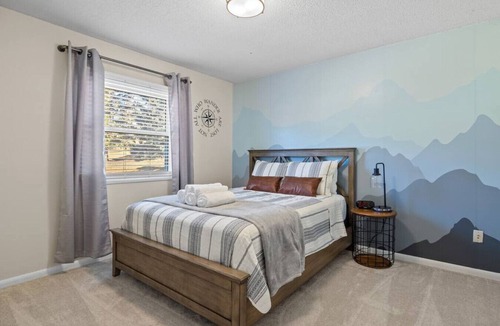 Rapid City House | Cozy, Cute, 4 bedroom house by Canyon Lake!