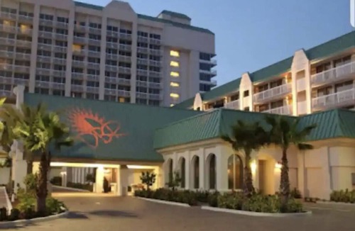 Ortona Park Condo | Cozy Daytona King Deluxe Studio w/kitchen, pool, gym, sauna, fitness center