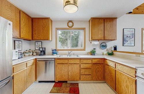 Soda Springs House | Cozy, dog-friendly getaway with wood stove & washer&dryer