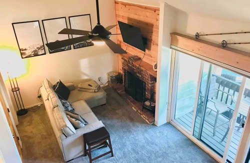 Mammoth Lakes Condo | Cozy End Loft in the Heart of Mammoth