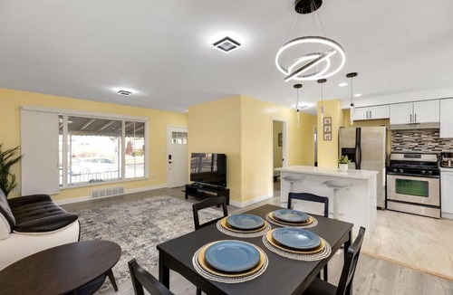 Redford House | Cozy Furnished Room | Fast Wi-Fi | Free Parking#3
