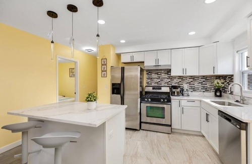 Redford House | Cozy Furnished Room | Fast Wi-Fi | Free Parking#3