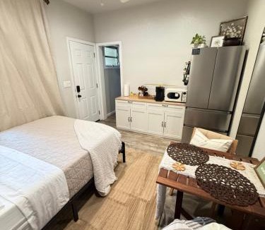 Tallahassee House | Cozy Guest house near FSU Trails and the airport