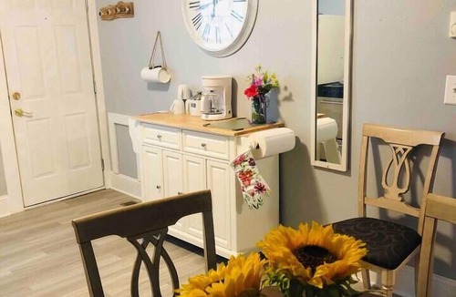 Deadwood Apartment | Cozy hideaway on Main, Farmhouse Unit