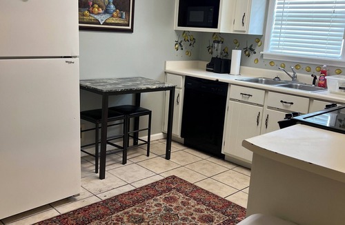 Remerton House | Cozy home 3 BA 2 BA , 4 Queen beds near everything
