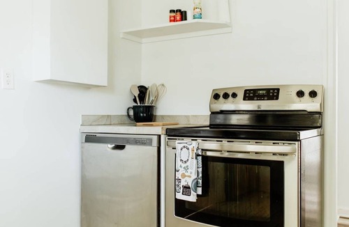 Hyrum House | Cozy Home: Near Lake, Trails & Logan! Dog Friendly