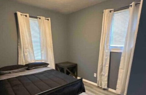 Lafayette House | Cozy home with a central location! 5 mile-12 minutes to Purdue