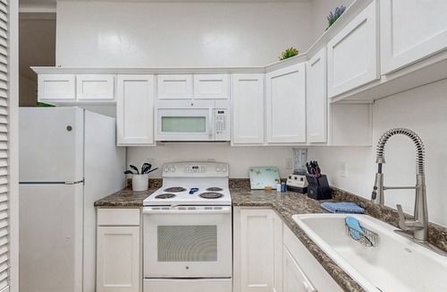 Campus Farm House | Cozy home with nice backyard, southwestern decor, & central location