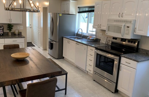 Madison Heights House | Cozy house - few minutes away to Royal OAK and Ferndale