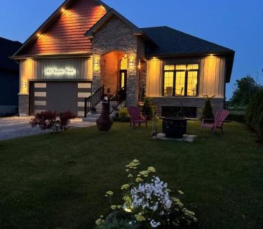 Georgina House | Cozy Lakefront House Retreat For FamiliesFriends