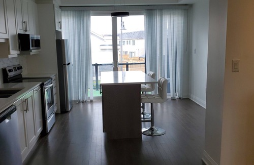 Clarington House | Cozy Lakeside Views Getaway,Balcony, Water Views,Calm & Welcoming.