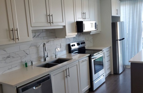 Clarington House | Cozy Lakeside Views Getaway,Balcony, Water Views,Calm & Welcoming.