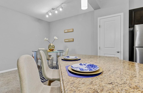 Ocoee Condo | COZY & LUXURY Apt with LAKE VIEW, cable and fast WiFi near all Attractions!