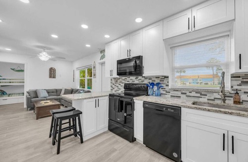 Varnum Park Apartment | Cozy Melbourne Retreat | Eau Gallie Arts | Wi-Fi