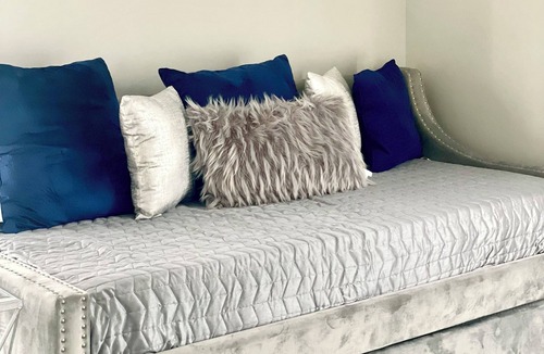 Columbus House | Cozy, Modern Luxe 3-bedroom house in Columbus with WiFi and AC