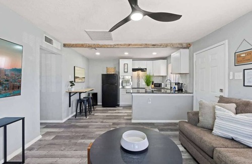 Biggs Field Apartment | Cozy Modern Retreat 2BR/1BA Near Fort Bliss