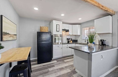 Biggs Field Apartment | Cozy Modern Retreat 2BR/1BA Near Fort Bliss