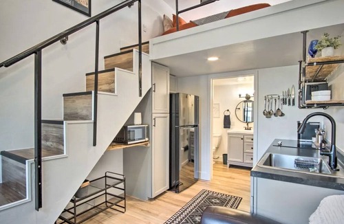 Peter Howell Apartment | Cozy, Modern Tiny Home, 1-bed, 1 bath - 10 minutes from UofA & other hotspots!