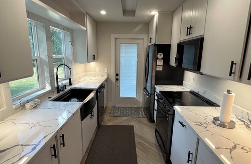 Walker's Island House | Cozy, newly remodeled bungalow