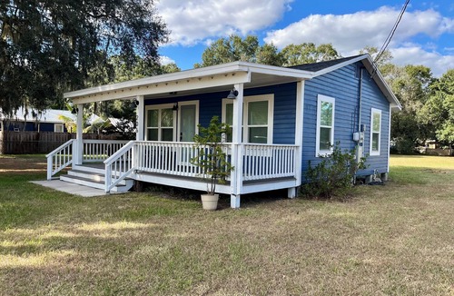 Walker's Island House | Cozy, newly remodeled bungalow