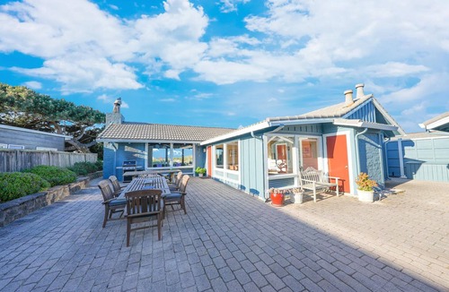 Stinson Beach House | Cozy Oceanfront Getaway in Seadrift